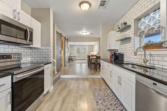 900 Deer Creek CIR, Dripping Springs, TX 78620