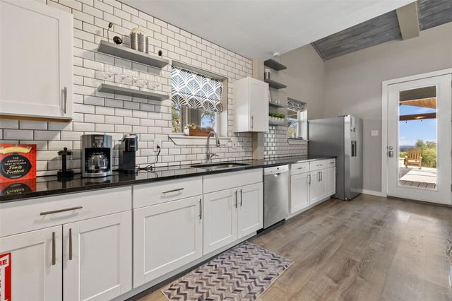 900 Deer Creek CIR, Dripping Springs, TX 78620