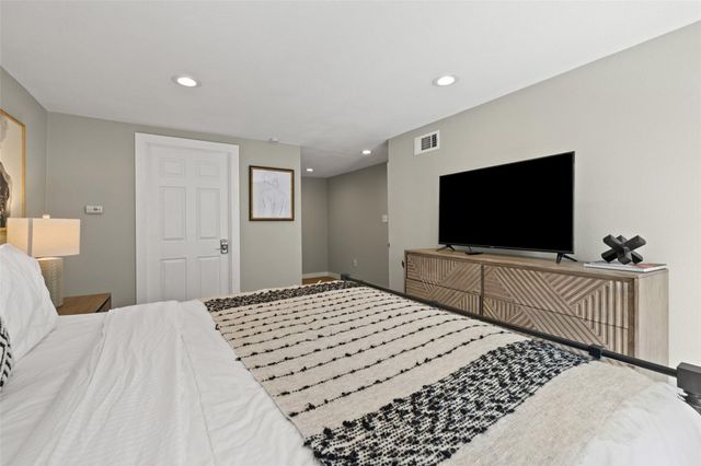 900 Deer Creek CIR, Dripping Springs, TX 78620