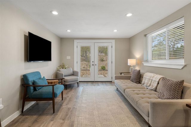 900 Deer Creek CIR, Dripping Springs, TX 78620