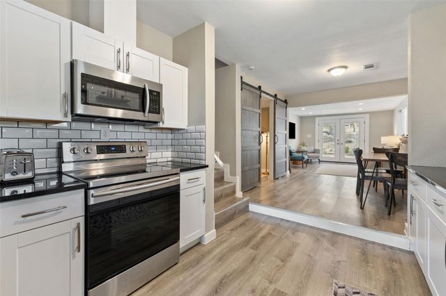 900 Deer Creek CIR, Dripping Springs, TX 78620