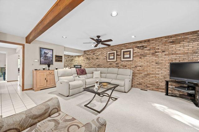 20 Geneva Court, Crete, IL 60417