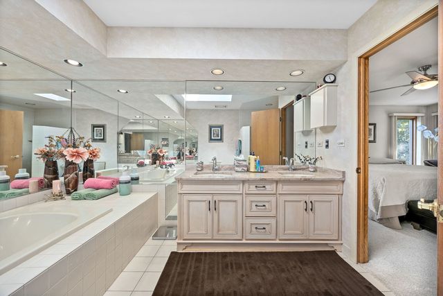 20 Geneva Court, Crete, IL 60417