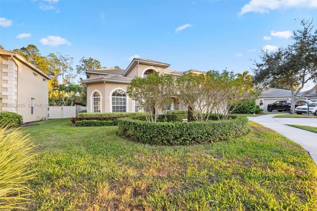 14832 Indigo Lakes Circle, Naples, FL 34119