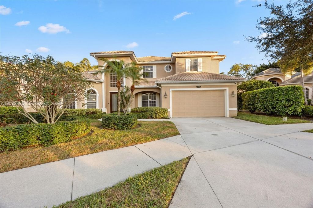 14832 Indigo Lakes Circle, Naples, FL 34119