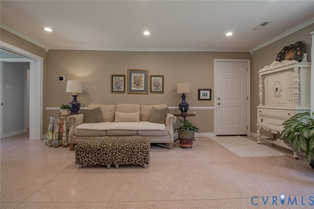 810 Mansion Dr, Hopewell, VA 23860