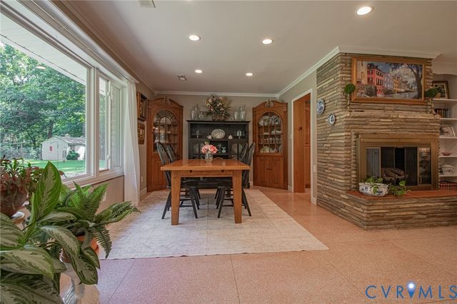 810 Mansion Dr, Hopewell, VA 23860
