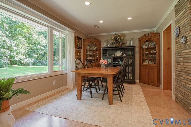 810 Mansion Dr, Hopewell, VA 23860