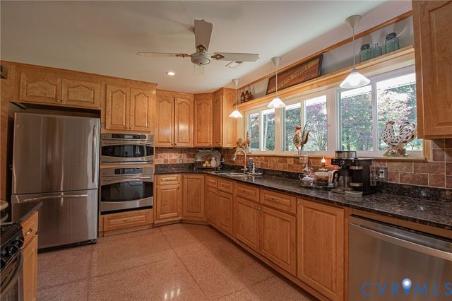 810 Mansion Dr, Hopewell, VA 23860