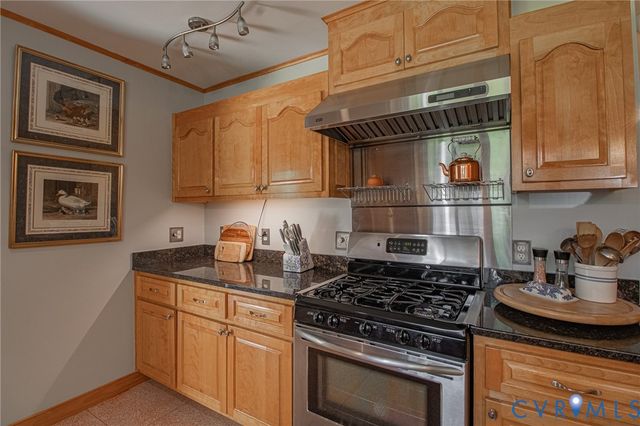 810 Mansion Dr, Hopewell, VA 23860