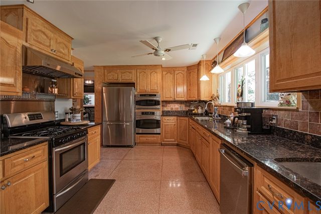 810 Mansion Dr, Hopewell, VA 23860
