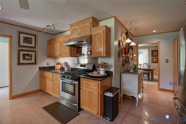 810 Mansion Dr, Hopewell, VA 23860