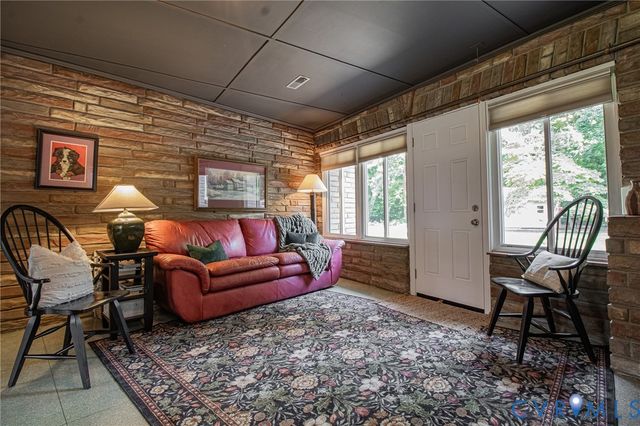 810 Mansion Dr, Hopewell, VA 23860