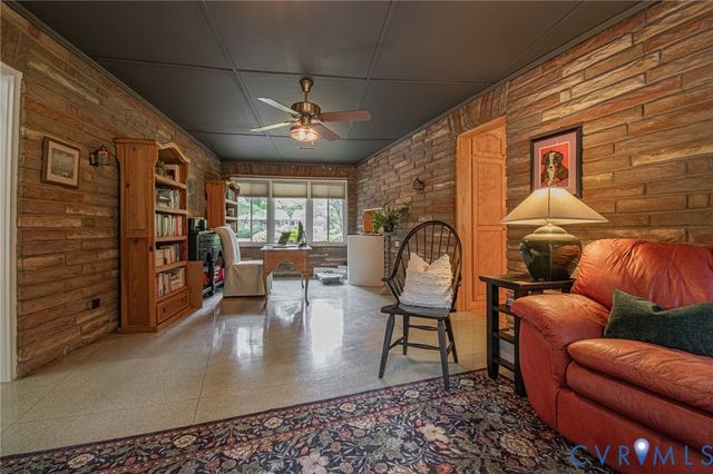 810 Mansion Dr, Hopewell, VA 23860