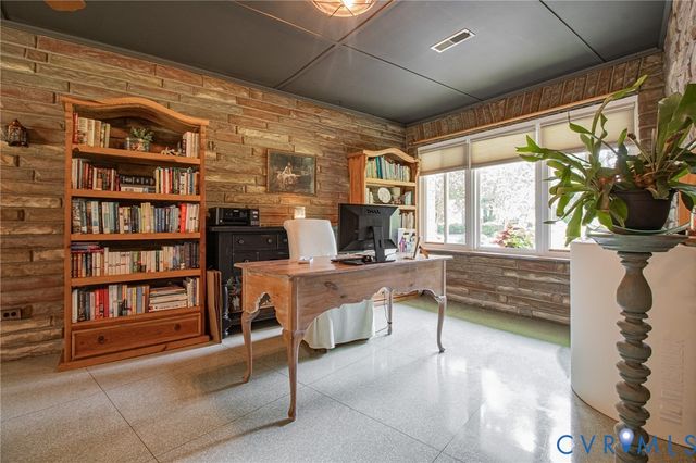 810 Mansion Dr, Hopewell, VA 23860