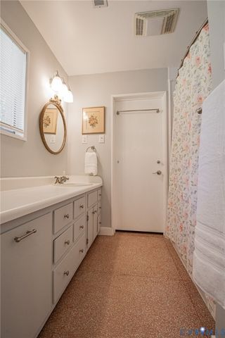810 Mansion Dr, Hopewell, VA 23860