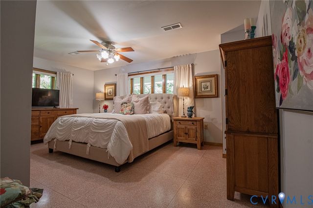 810 Mansion Dr, Hopewell, VA 23860