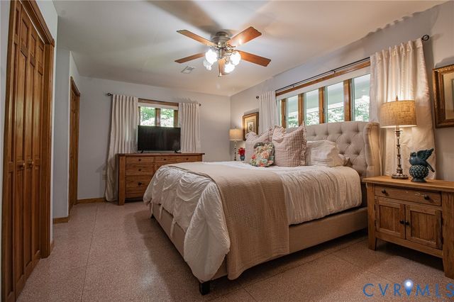 810 Mansion Dr, Hopewell, VA 23860
