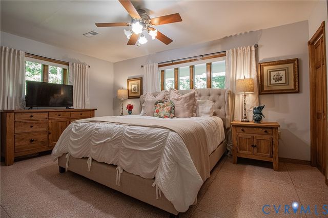 810 Mansion Dr, Hopewell, VA 23860