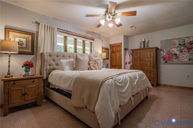 810 Mansion Dr, Hopewell, VA 23860