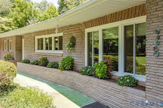 810 Mansion Dr, Hopewell, VA 23860