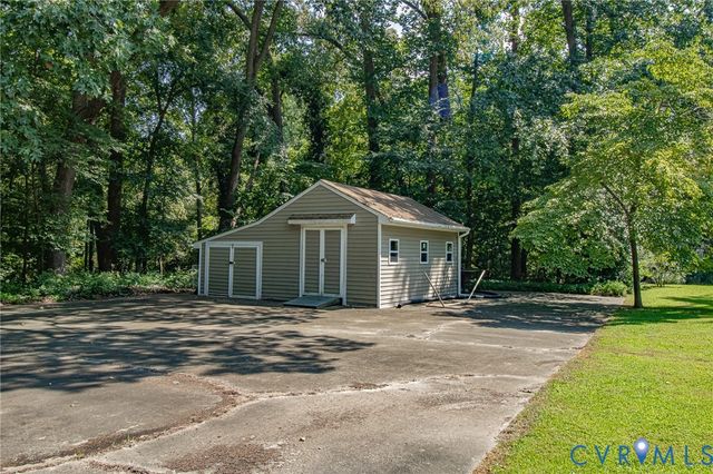 810 Mansion Dr, Hopewell, VA 23860