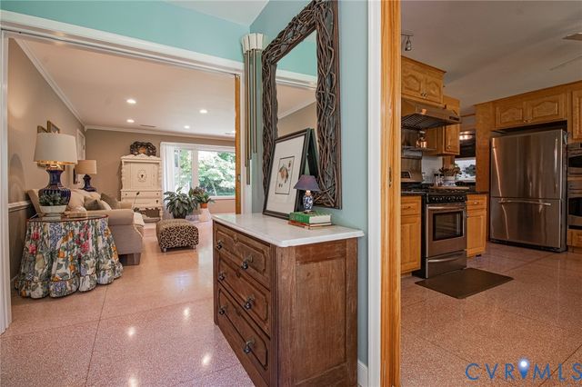810 Mansion Dr, Hopewell, VA 23860