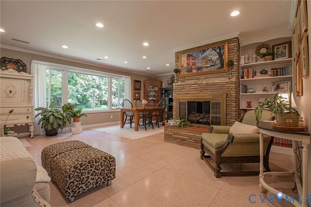 810 Mansion Dr, Hopewell, VA 23860