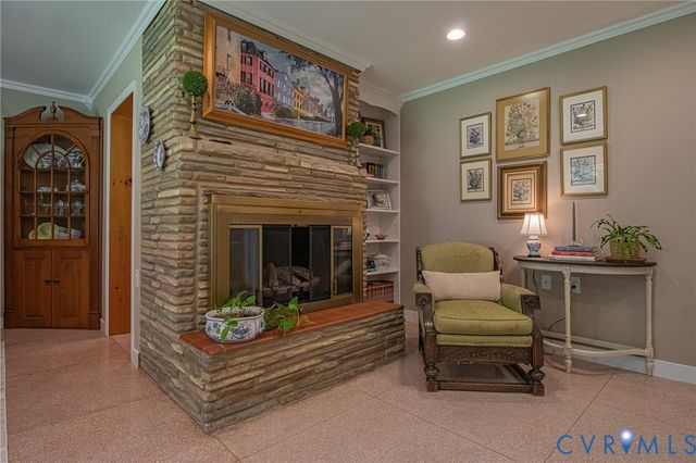 810 Mansion Dr, Hopewell, VA 23860