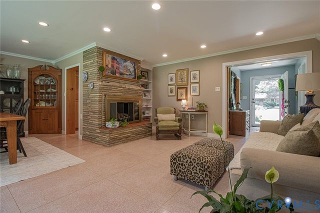810 Mansion Dr, Hopewell, VA 23860