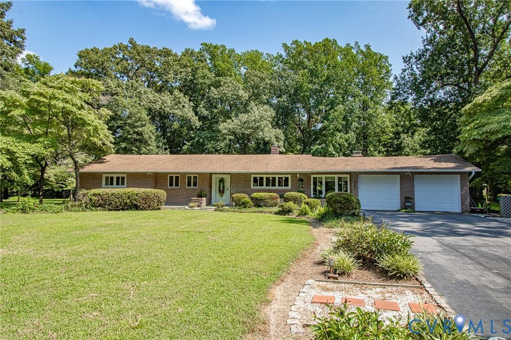 810 Mansion Dr, Hopewell, VA 23860