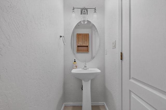 2104 San Venito Road NW, Albuquerque, NM 87104