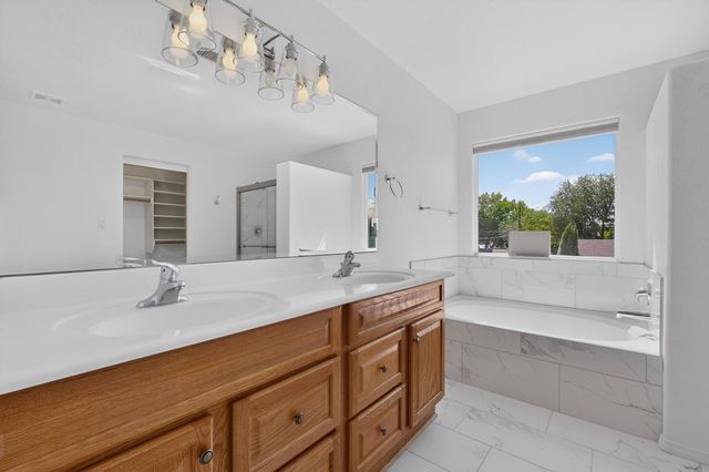 2104 San Venito Road NW, Albuquerque, NM 87104