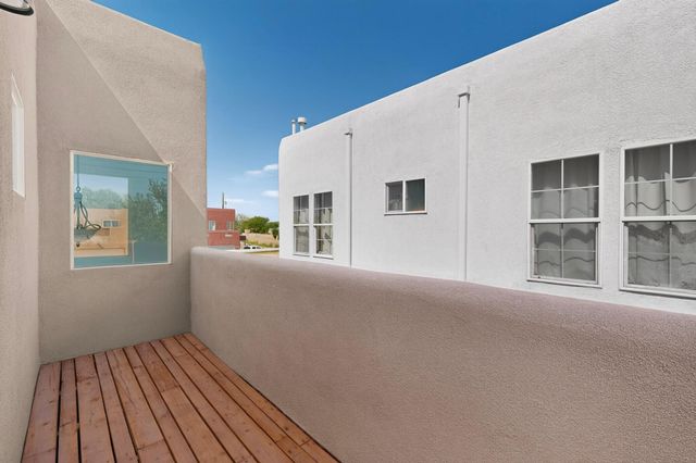 2104 San Venito Road NW, Albuquerque, NM 87104