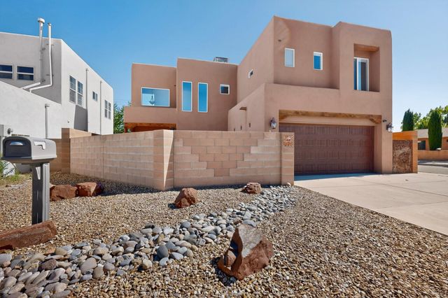 2104 San Venito Road NW, Albuquerque, NM 87104