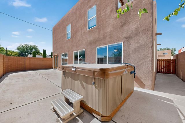 2104 San Venito Road NW, Albuquerque, NM 87104