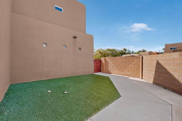 2104 San Venito Road NW, Albuquerque, NM 87104
