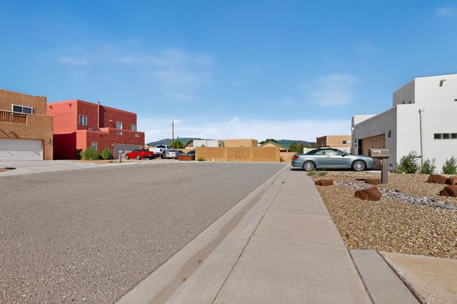 2104 San Venito Road NW, Albuquerque, NM 87104