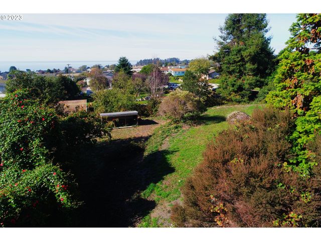 15282 HIGHWAY 101, Brookings, OR 97415