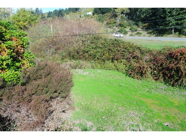 15282 HIGHWAY 101, Brookings, OR 97415
