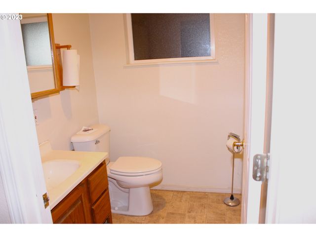 15282 HIGHWAY 101, Brookings, OR 97415