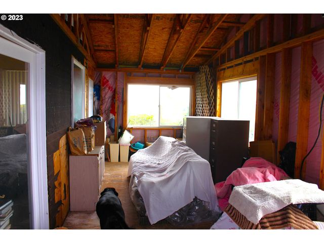 15282 HIGHWAY 101, Brookings, OR 97415