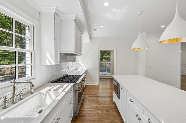 5622 Hillview Dr, Brentwood, TN 37027