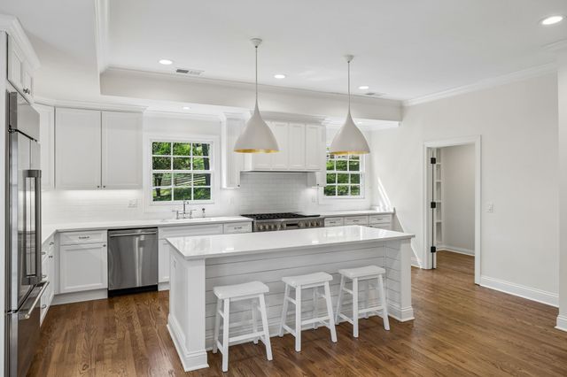 5622 Hillview Dr, Brentwood, TN 37027