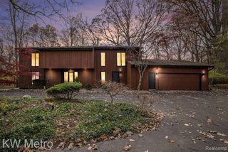 28485 S Harwich Drive, Farmington Hills, MI 48334