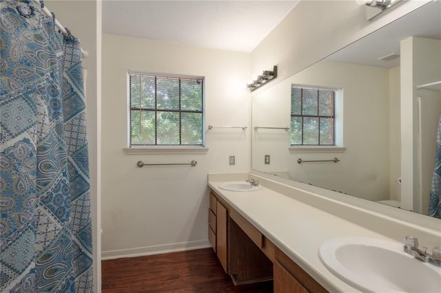 2401 Sycamore Avenue E7, Huntsville, TX 77340