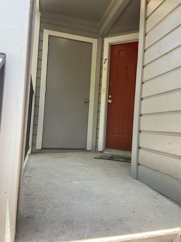 2401 Sycamore Avenue E7, Huntsville, TX 77340