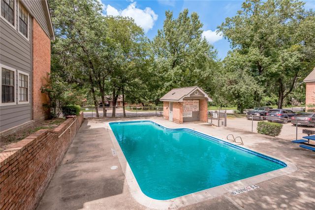 2401 Sycamore Avenue E7, Huntsville, TX 77340