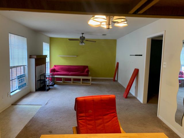 2401 Sycamore Avenue E7, Huntsville, TX 77340