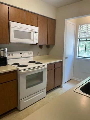 2401 Sycamore Avenue E7, Huntsville, TX 77340